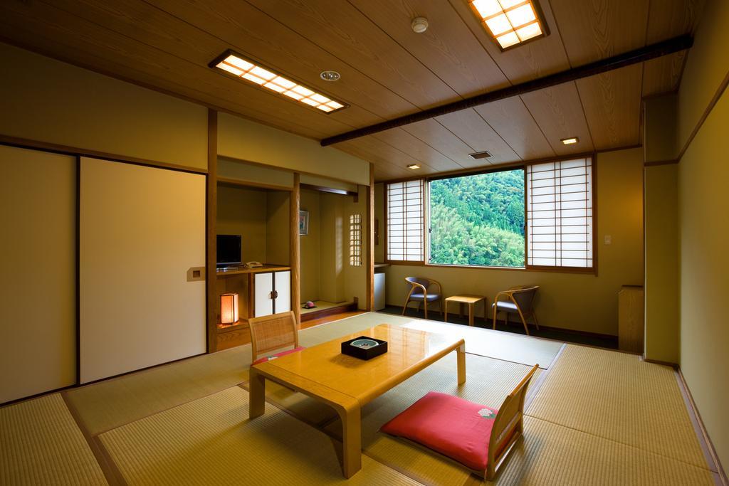 Shinshiyo Hotel Hita Buitenkant foto