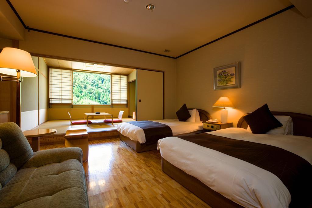Shinshiyo Hotel Hita Buitenkant foto